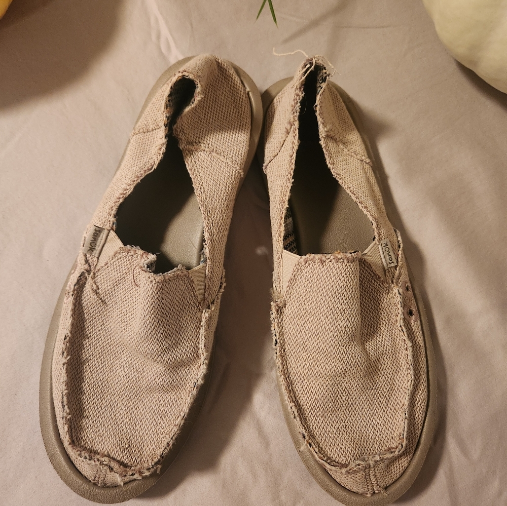 Women's Size 8 Sanuk Shoes